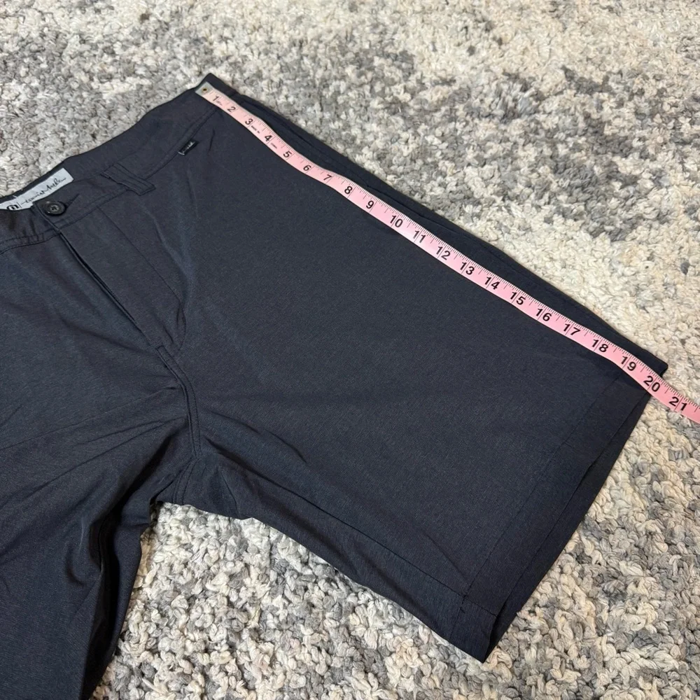 Travis Mathew, Mens Golf Athletic Shorts in Dark Gray with 9 Inseam, US Size: 34 - Picture 10 of 11